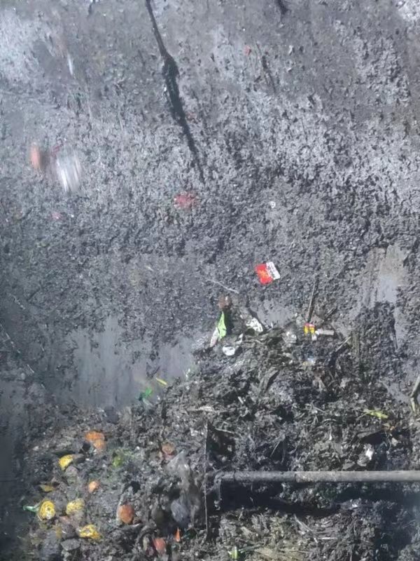 红山街道污水池清理