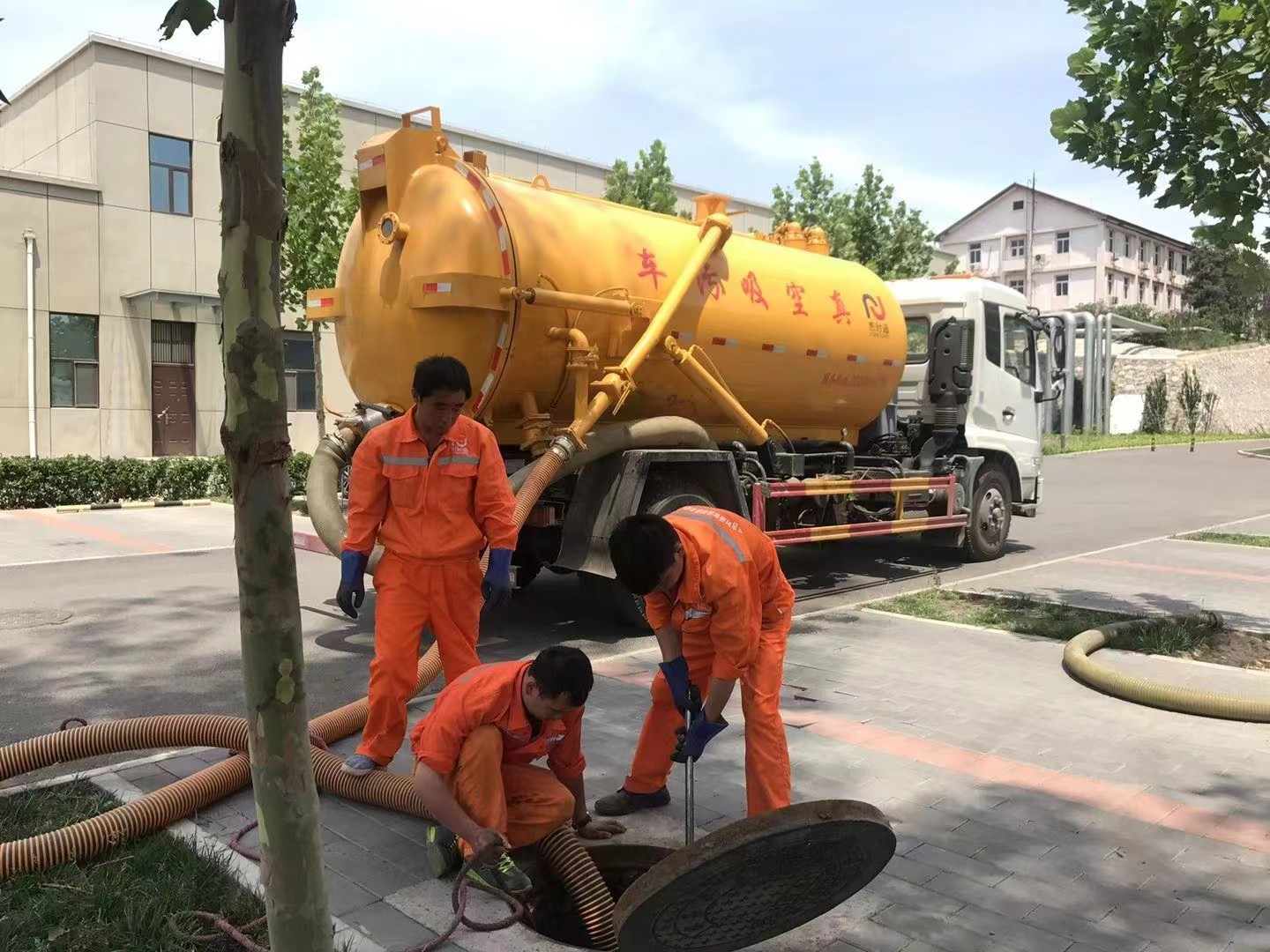 红山街道化粪池清理与5-8吨吸粪车施工效率分析